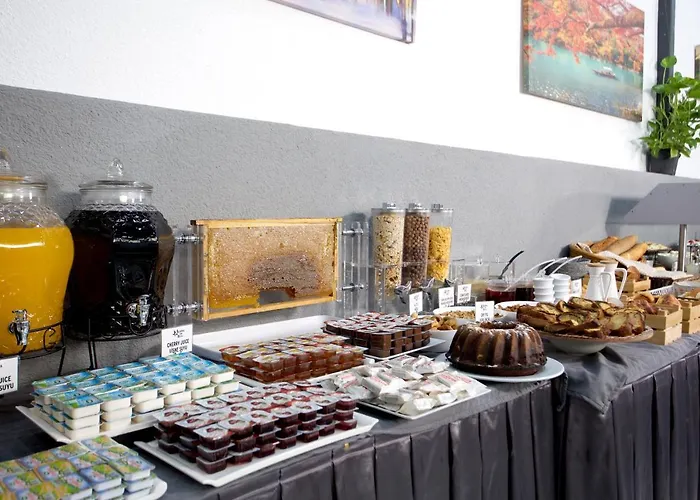 Отель Almina 3*